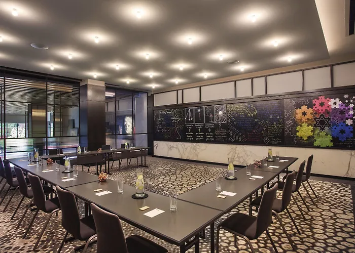 Emc2, Autograph Collection Hotel