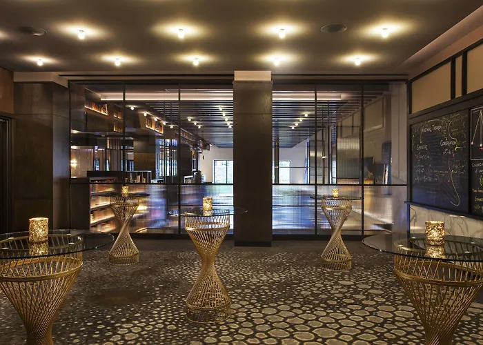 Emc2, Autograph Collection Chicago