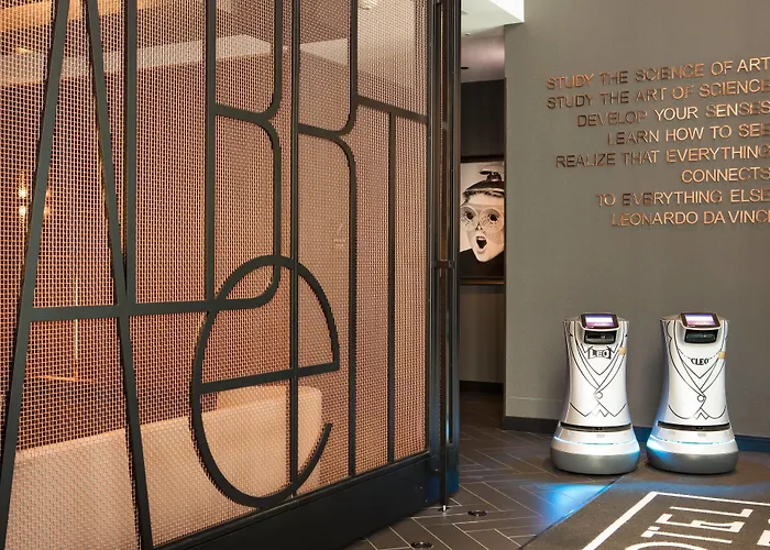 Hotel Emc2, Autograph Collection Chicago