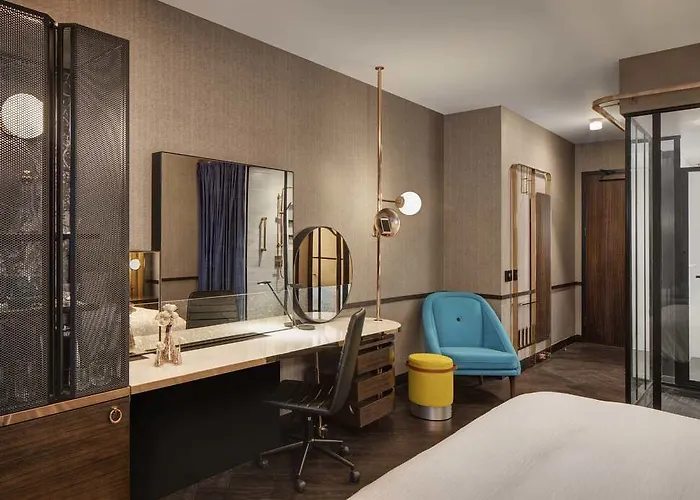 Hotel Emc2, Autograph Collection Chicago