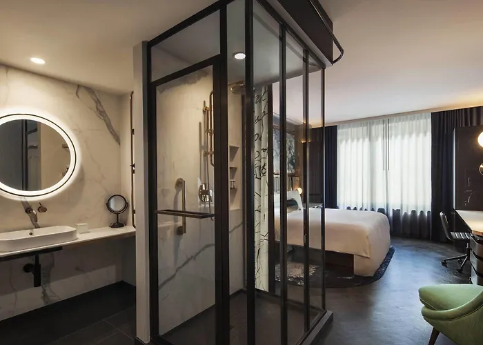 Hotel Emc2, Autograph Collection Chicago