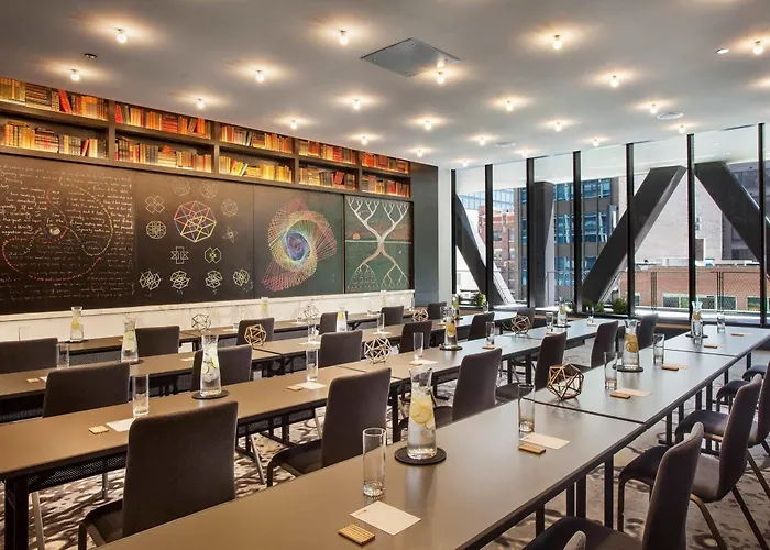 Emc2, Autograph Collection Chicago